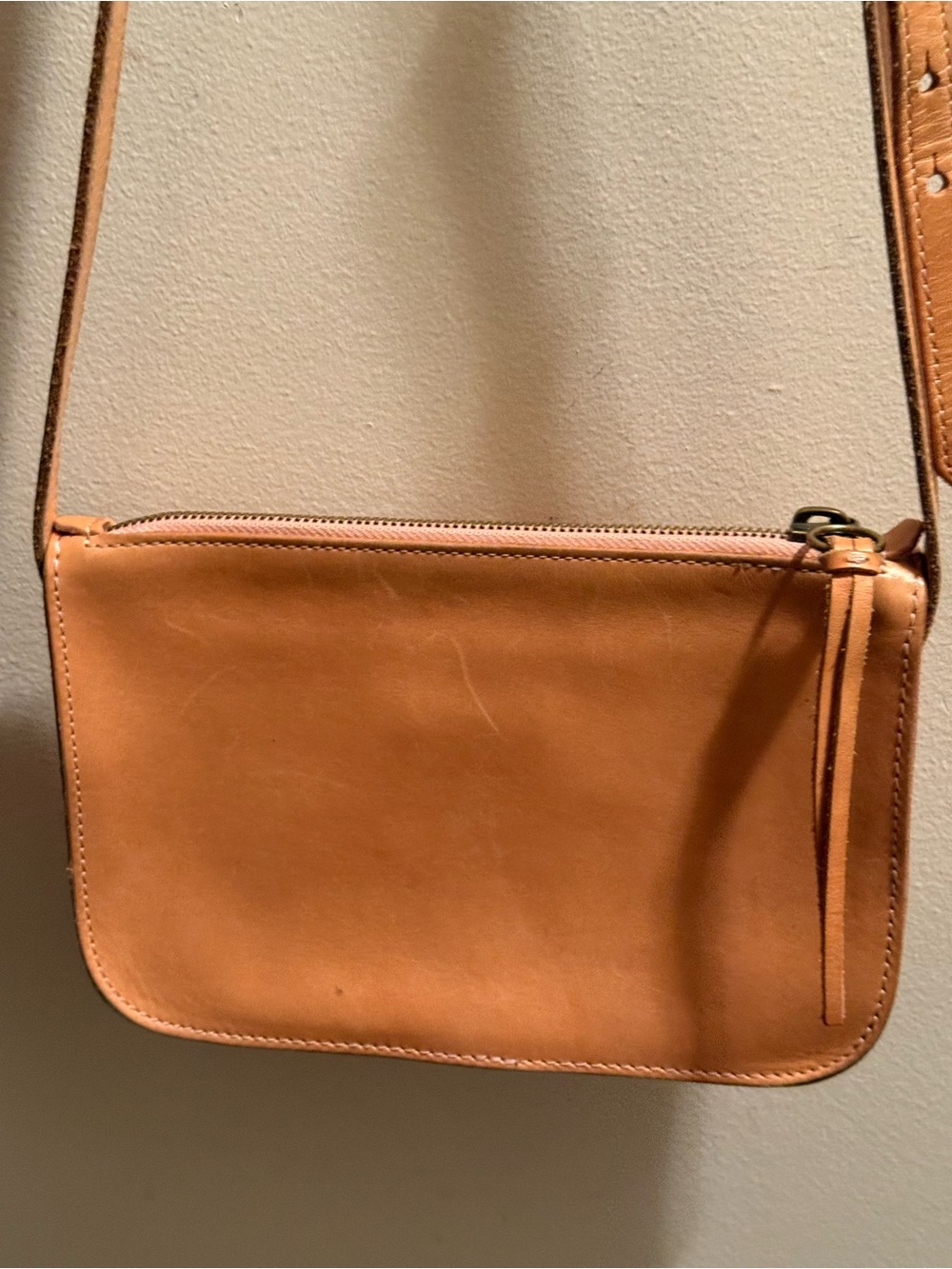 Madewell Bags Womens The Simple Saddle Leather Zip Adjustable Crossbody EUC